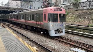 京王井の頭線 明大前駅にゆっくり入線 [upl. by Novit168]