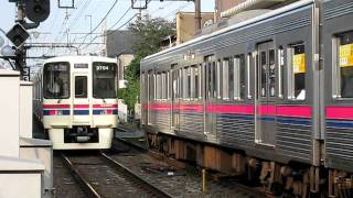 京王線 明大前駅 通勤時間帯平日朝警笛あり ホーム編 20111014 [upl. by Nedgo]